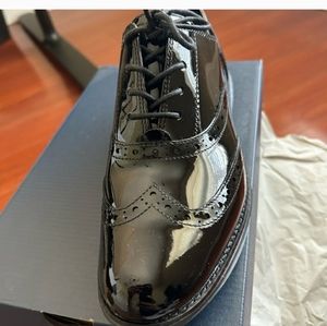 Cole Haan shoes. 8.5 perfect condition. Patent leather Oxford shoes.